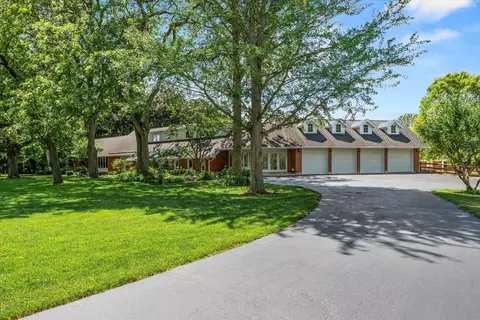 Exterior - 6 N056 Surrey Rd, Wayne, IL 60184 photo 4 of 6
