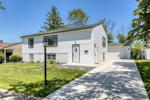 8920 Fairway Dr, Orland Park, IL 60462