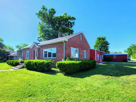 809 E Main St, West Frankfort, IL 62896