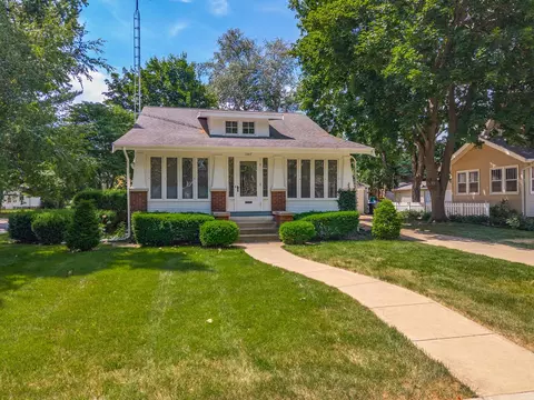 Exterior - 1507 E Taylor St, Bloomington, IL 61701 photo 4 of 12
