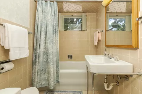 Bath - 1507 E Taylor St, Bloomington, IL 61701 photo 2 of 2