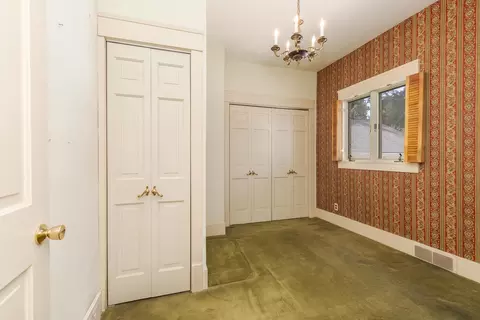 Bedroom - 1507 E Taylor St, Bloomington, IL 61701 photo 3 of 4
