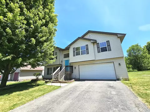 407 Staffordshire Dr, Poplar Grove, IL 61065
