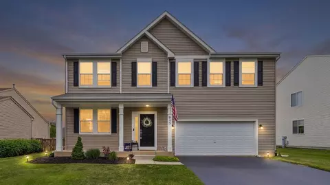 955 Valley Stream Dr, Pingree Grove, IL 60140