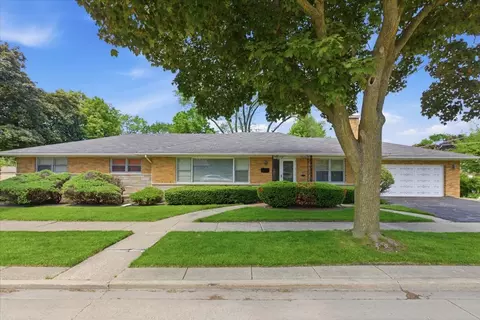 3620 Crain St, Skokie, IL 60076