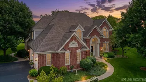 955 Harbor Town Ct, Geneva, IL 60134