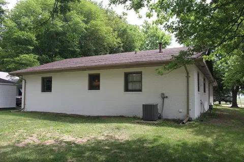 Exterior - 21 Ash St, Weldon, IL 61882 photo 6 of 8