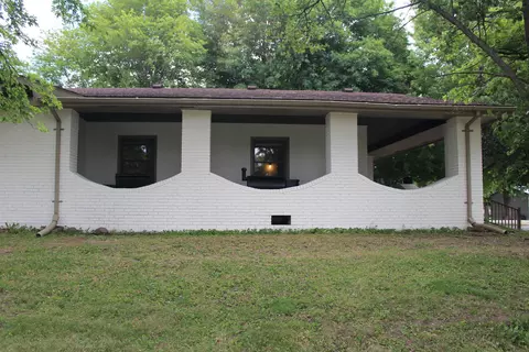 Exterior - 21 Ash St, Weldon, IL 61882 photo 5 of 8