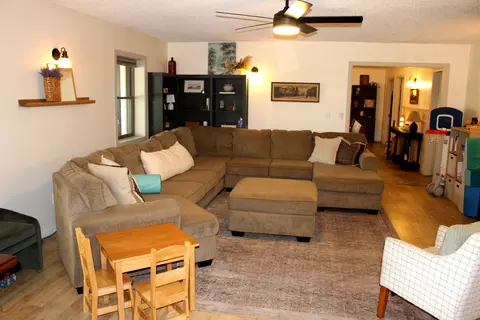 Living - 21 Ash St, Weldon, IL 61882 photo 1 of 3