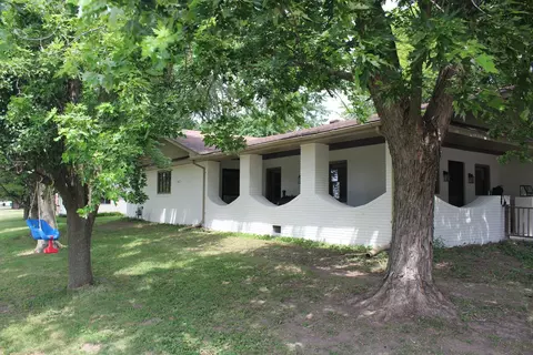 Exterior - 21 Ash St, Weldon, IL 61882 photo 4 of 8