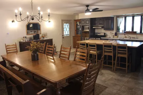Dining - 21 Ash St, Weldon, IL 61882 photo 2 of 2