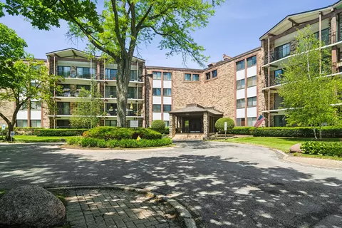 250 W Parliament Pl #216, Mount Prospect, IL 60056