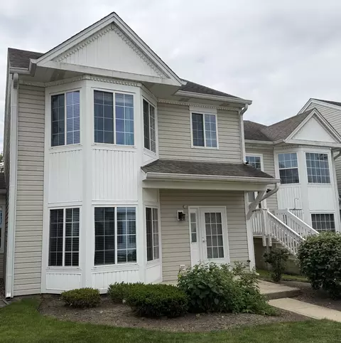 717 Hidden Creek Ln, North Aurora, IL 60542
