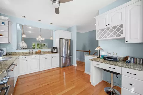 Kitchen - 720 Viewpointe Dr, Saint Charles, IL 60174 photo 2 of 2