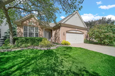Exterior - 720 Viewpointe Dr, Saint Charles, IL 60174 photo 2 of 8