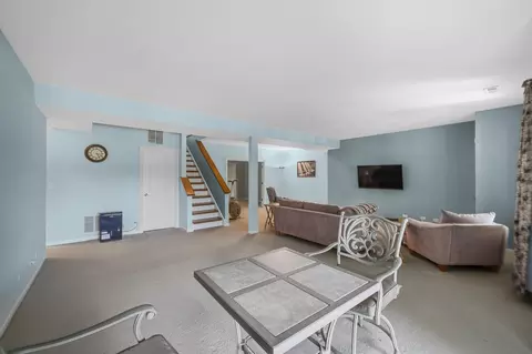 Living - 720 Viewpointe Dr, Saint Charles, IL 60174 photo 3 of 4