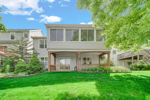 Exterior - 720 Viewpointe Dr, Saint Charles, IL 60174 photo 5 of 8