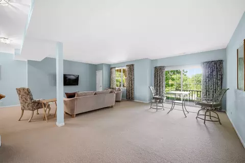 Living - 720 Viewpointe Dr, Saint Charles, IL 60174 photo 2 of 4