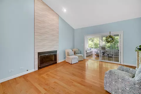 Living - 720 Viewpointe Dr, Saint Charles, IL 60174 photo 1 of 4