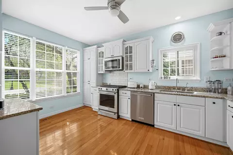 Kitchen - 720 Viewpointe Dr, Saint Charles, IL 60174 photo 1 of 2