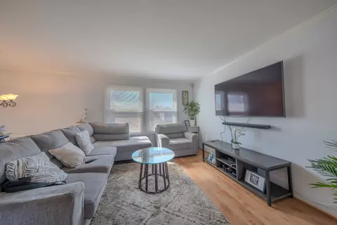 Living - 829 Prairie Ave, Bartlett, IL 60103 photo 1 of 1