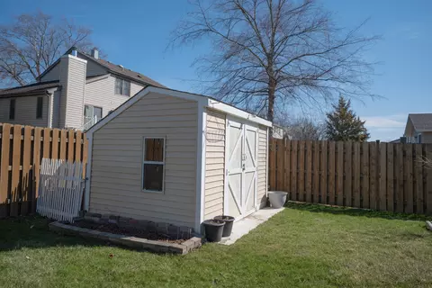 Exterior - 829 Prairie Ave, Bartlett, IL 60103 photo 4 of 7