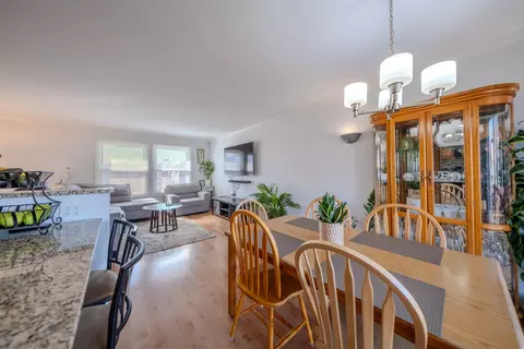 Dining - 829 Prairie Ave, Bartlett, IL 60103 photo 2 of 3