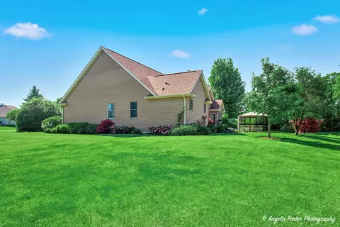 Exterior - 6712 Burning Tree Cir, Mchenry, IL 60050 photo 9 of 11