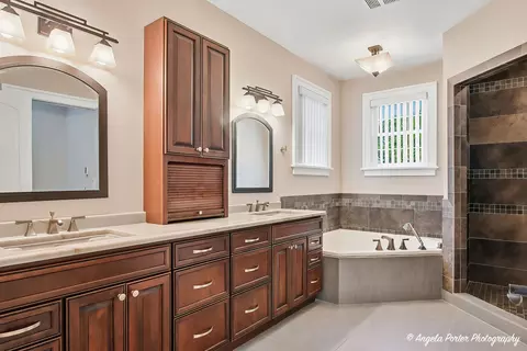 Bath - 6712 Burning Tree Cir, Mchenry, IL 60050 photo 1 of 4