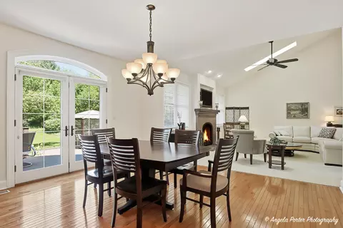 Dining - 6712 Burning Tree Cir, Mchenry, IL 60050 photo 2 of 4