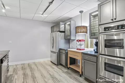 Kitchen - 6712 Burning Tree Cir, Mchenry, IL 60050 photo 7 of 8