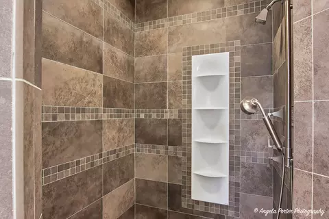 Bath - 6712 Burning Tree Cir, Mchenry, IL 60050 photo 2 of 4