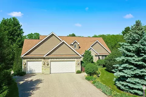 6712 Burning Tree Cir, Mchenry, IL 60050