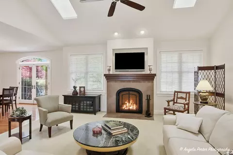 Living - 6712 Burning Tree Cir, Mchenry, IL 60050 photo 2 of 6