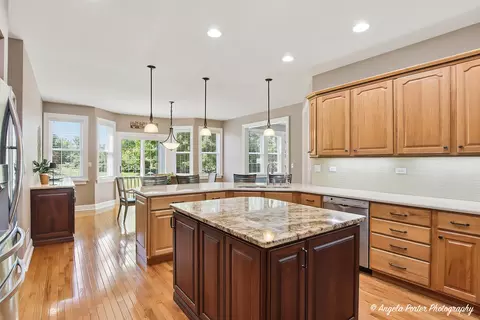Kitchen - 6712 Burning Tree Cir, Mchenry, IL 60050 photo 3 of 8