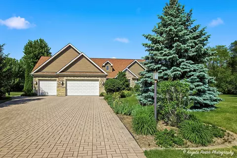 Exterior - 6712 Burning Tree Cir, Mchenry, IL 60050 photo 2 of 11