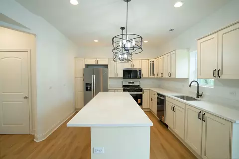 Kitchen - 1401 174 St, East Hazel Crest, IL 60429 photo 3 of 4