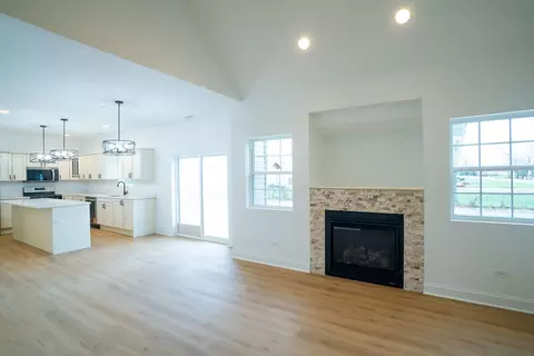 Living - 1401 174 St, East Hazel Crest, IL 60429 photo 3 of 3