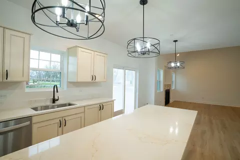Kitchen - 1401 174 St, East Hazel Crest, IL 60429 photo 4 of 4