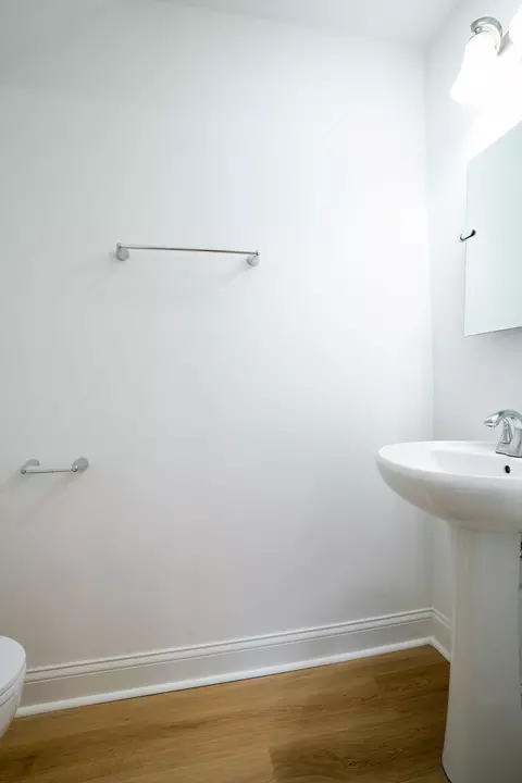 Bath - 1401 174 St, East Hazel Crest, IL 60429 photo 1 of 5