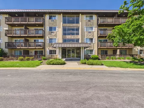 2222 S Goebbert Rd #358, Arlington Heights, IL 60005