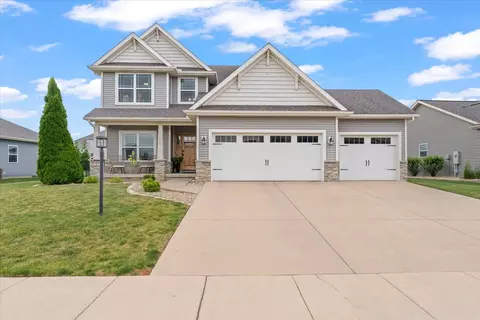 1107 Farm Lake Dr, Mahomet, IL 61853