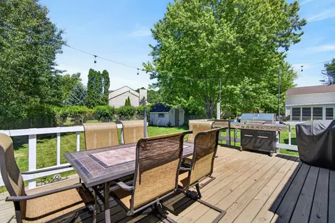 Exterior - 1000 Timberwood Ln, Algonquin, IL 60102 photo 8 of 10