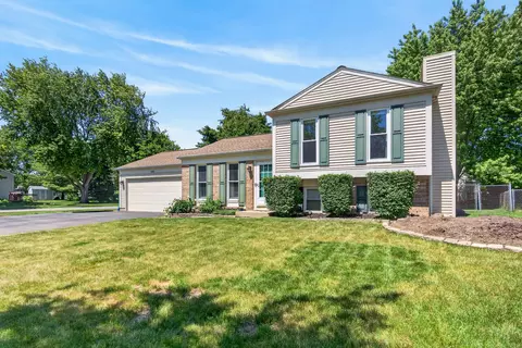 Exterior - 1000 Timberwood Ln, Algonquin, IL 60102 photo 3 of 10