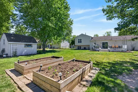 Exterior - 1000 Timberwood Ln, Algonquin, IL 60102 photo 6 of 10