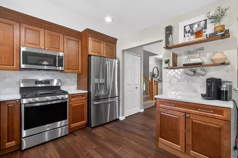 Kitchen - 1000 Timberwood Ln, Algonquin, IL 60102 photo 6 of 6