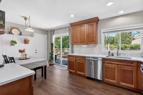 Kitchen - 1000 Timberwood Ln, Algonquin, IL 60102 photo 2 of 6