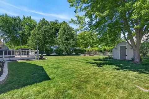 Exterior - 1000 Timberwood Ln, Algonquin, IL 60102 photo 4 of 10