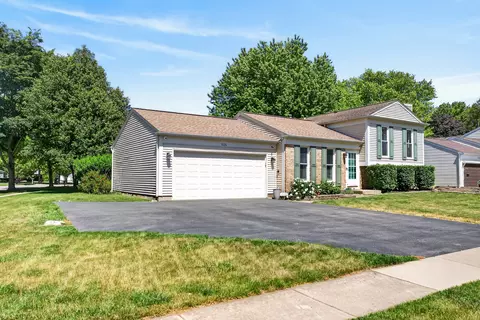 Exterior - 1000 Timberwood Ln, Algonquin, IL 60102 photo 2 of 10