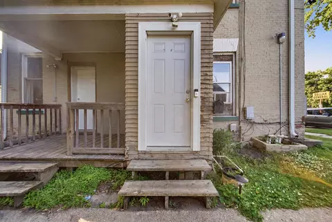 Exterior - 305 Monroe Ave, Dixon, IL 61021 photo 5 of 7